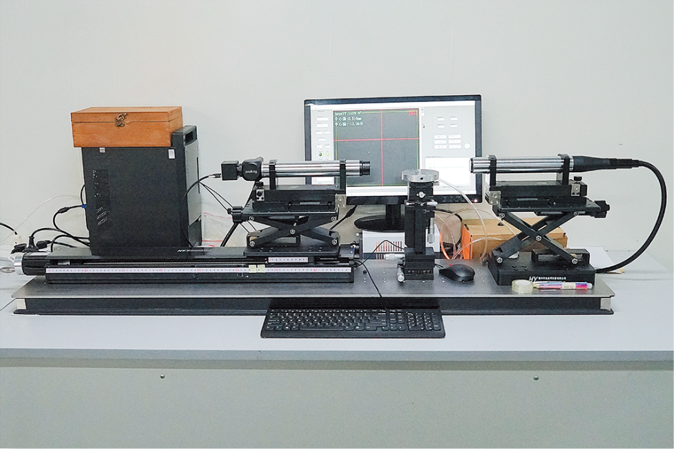 数字式柱面透镜偏心仪